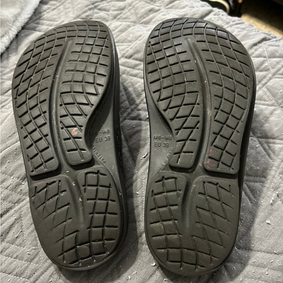 Oofos recovery sandals W8/M6 - Picture 5 of 9